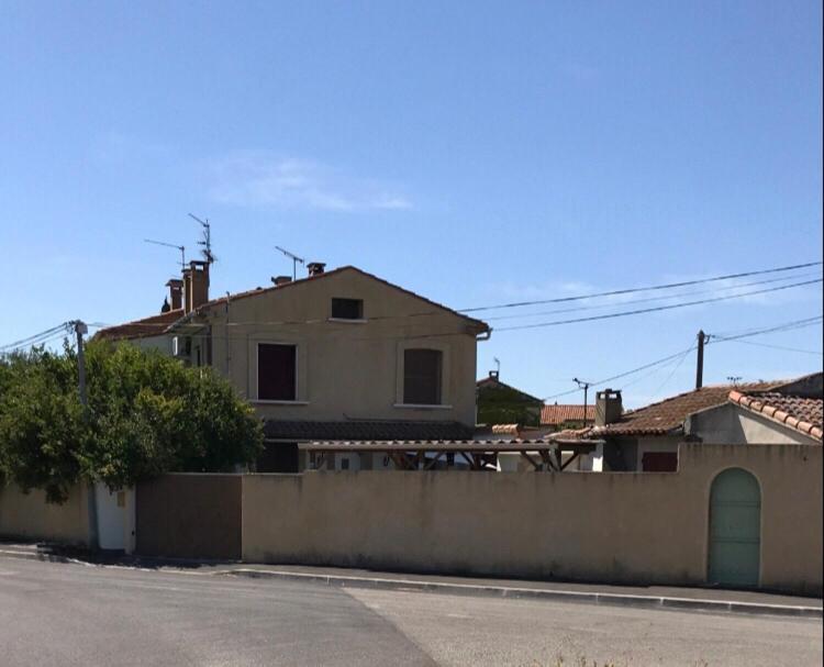 Appartement Tout Confort Avec Parking Ferme Arles Exterior foto
