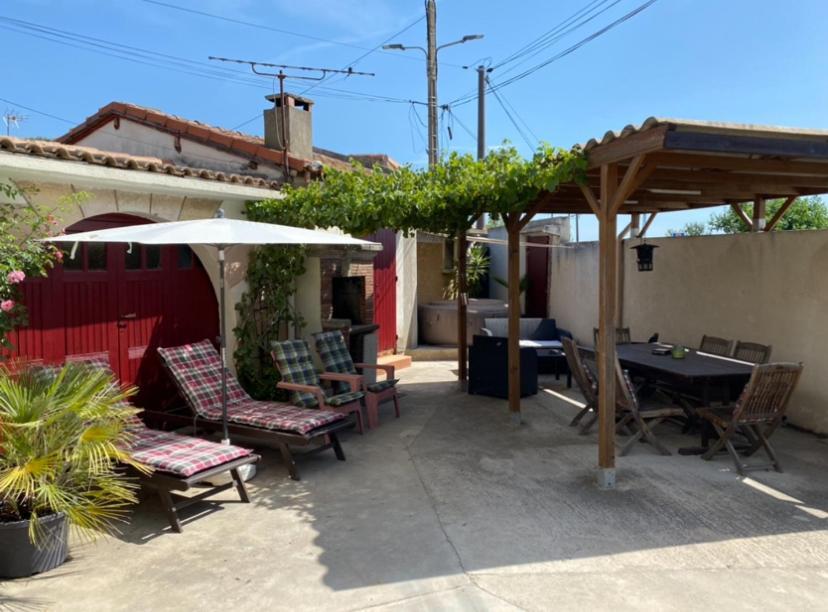 Appartement Tout Confort Avec Parking Ferme Arles Exterior foto